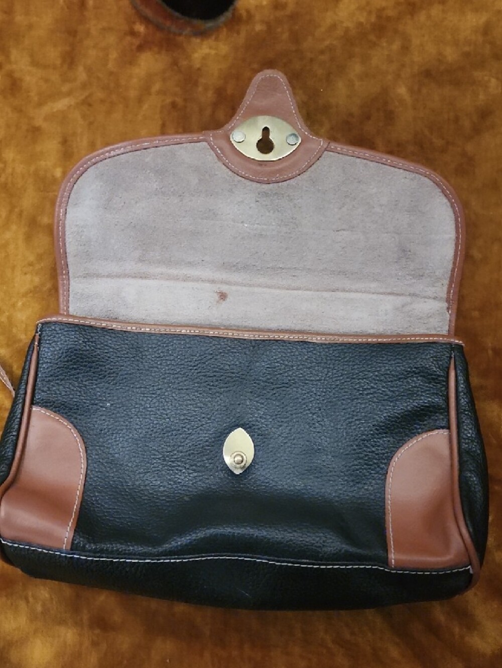 🤩SALE🤩 Vintage Black and Tan Dooney & Bourke Leather Satchel W/ Medallion - Picture 7 of 15